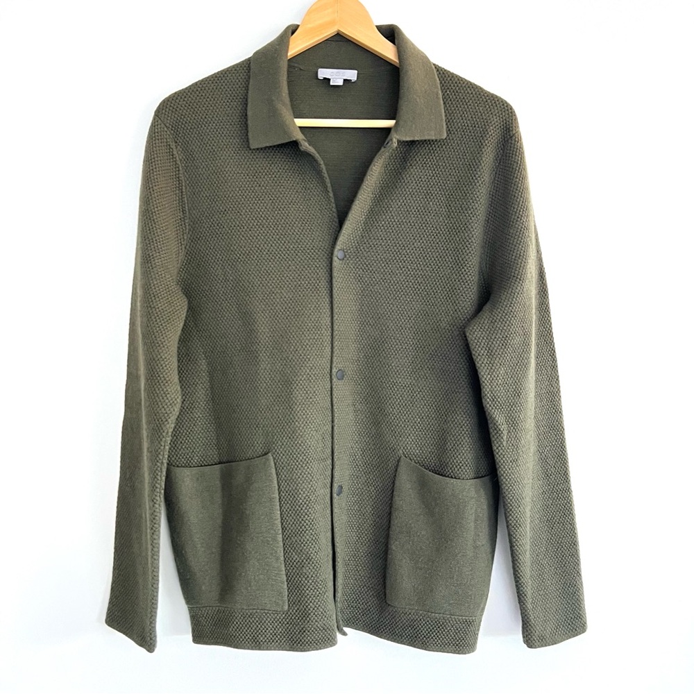 ♦️SOLD♦️COS Men’s Olive Green 100% Wool Textured Snap Closure Collared Sz M - Picture 2 of 3